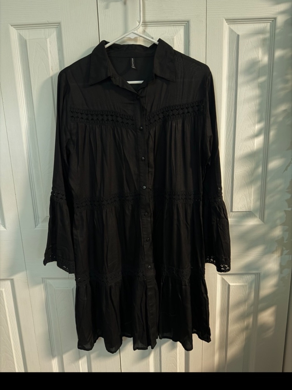 Raviya Black Button-Front Tiered Tunic
